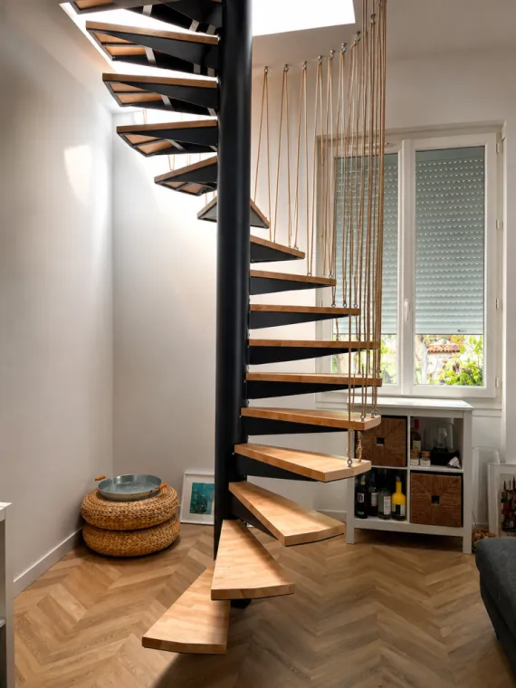 Conception , fabrication et pose d'un escalier colimaçon sur mesure, Saint-Maximin-la-Sainte-Baume, Atelier Bois d'Acier