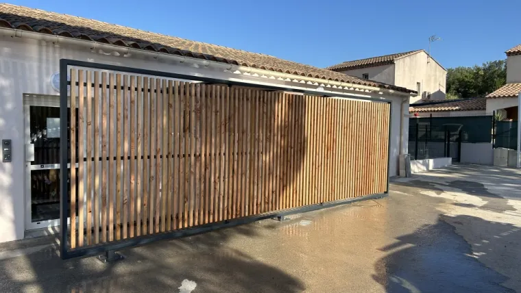 Fabrication et pose d'un claustra extérieur à Vidauban , Saint-Maximin-la-Sainte-Baume, Atelier Bois d'Acier
